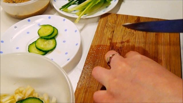 25 салат из сельдерея и овощей с ореховым соусом смотреть онлайн