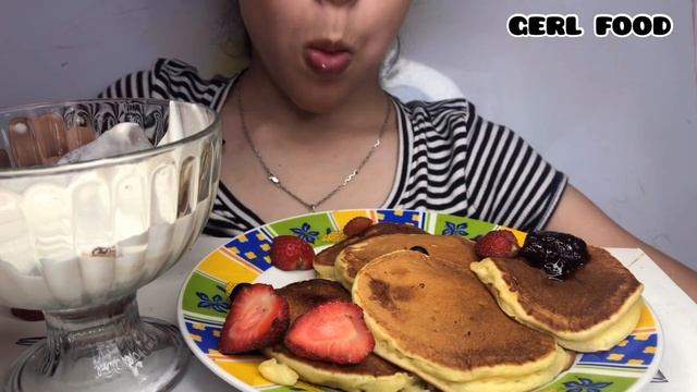 МУКБАНГ ОЛАДЬИ СО СМЕТАНОЙ | АСМР | MUKBANG PANCAKES | ASMR смотреть онлайн