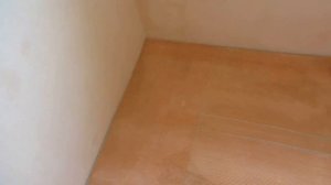 Как простым и дешёвым  способом подготовить пол  под укладку линолеума.