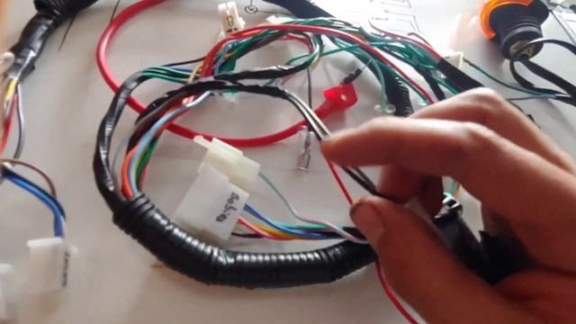 Circuito de Direccionales en motos (Esquema electrico y posibles fallas)Bien explicado смотреть онлайн