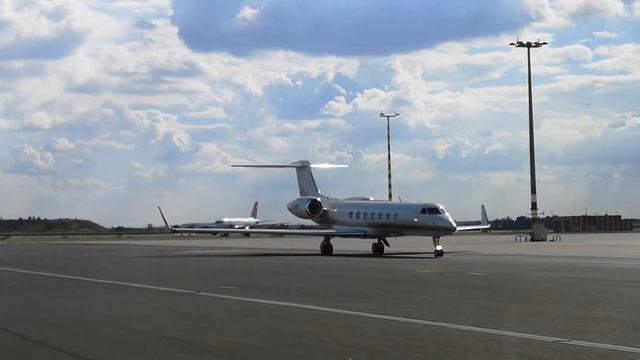 Prague Airport plane departure смотреть онлайн