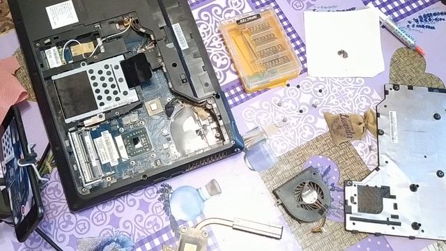 Как заменить термопасту и почистить ноутбук Lenovo G565