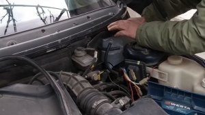 ЗАМЕНА РАСШИРИТЕЛЬНОГО БАЧКА ВАЗ 2112 НА ПРИОРОВСКИЙ. Как поменять расширительный бачок.