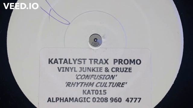 Vinyl Junkie & Cruze- Confusion смотреть онлайн