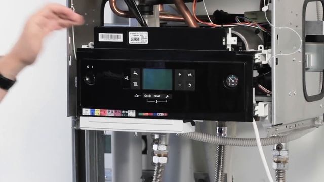 Что нужно сделать перед запуском конденсационного котла Logamax plus GB 072? смотреть онлайн