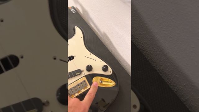 Squier Mini Stratocaster Travel Guitar Modification Quick Step 2 Update from JediJingleMaker смотреть онлайн