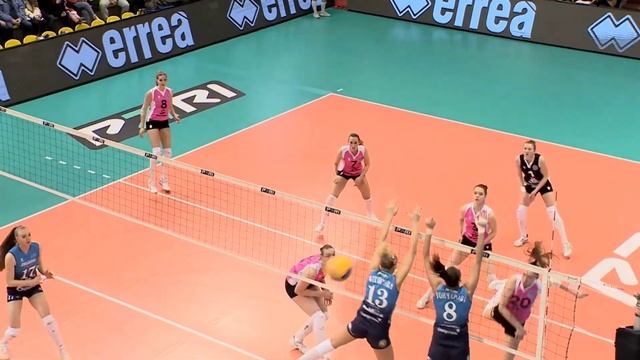 В пятисетовом матче саратовский Протон переиграл московское Динамо смотреть онлайн