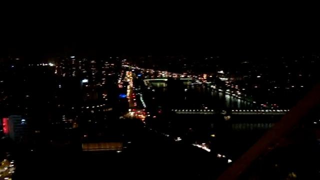 Внутри Эйфелевой башни / Inside the Eiffel Tower смотреть онлайн