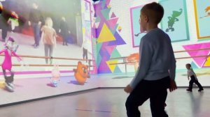 Даня и Еся в СОЮЗМУЛЬТПАРК на ВДНХ! Огромные мультяшки, розовый чебурашка и много красок.