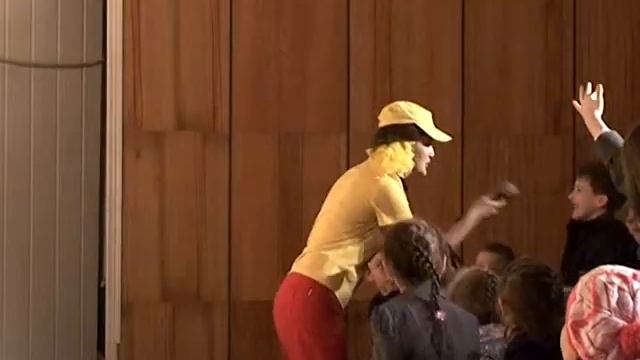 МАЛЕНЬКИЕ НЕФТЕКАМЦЫ ПОСМОТРЕЛИ СПЕКТАКЛЬ О ПДД смотреть онлайн