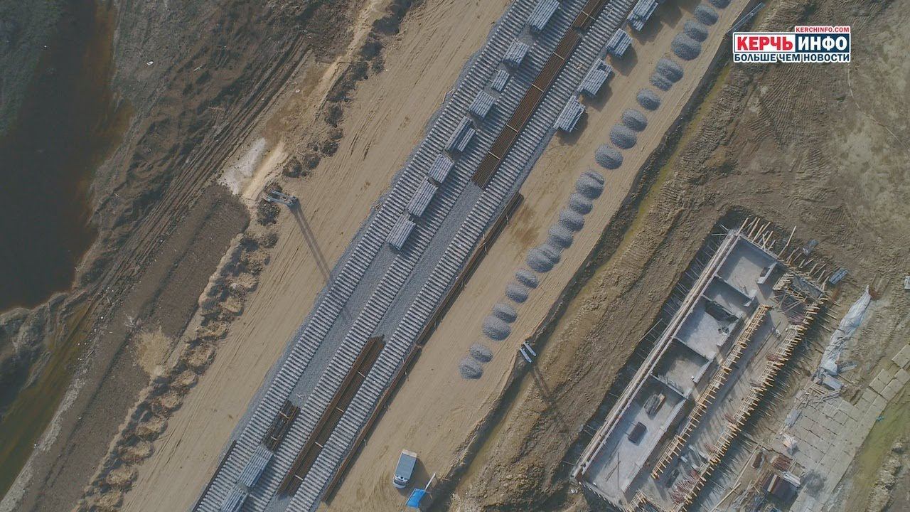 Железнодорожные подходы к Крымскому мосту: вид с высоты птичьего полёта смотреть онлайн