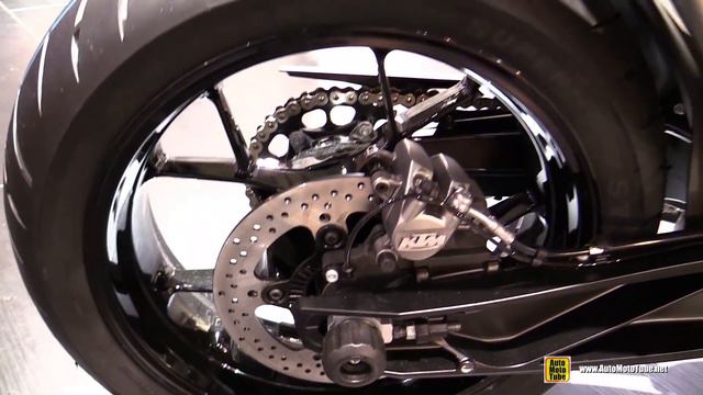 2018 KTM 790 Duke - Walkaround - 2017 EICMA Milan Motorcycle Exhibition смотреть онлайн