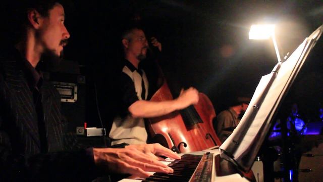 SpeakEZ Cabaret Experience @ ZOEY's (Sparkling Diamonds) смотреть онлайн