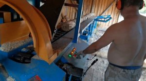 Дровокольная линия Стровен ЛДК-450 в работе на производстве.