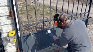 Установка привода распашных ворот