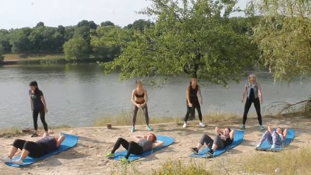 Фитнес. Силовая тренировка на пресс и бедро. смотреть онлайн