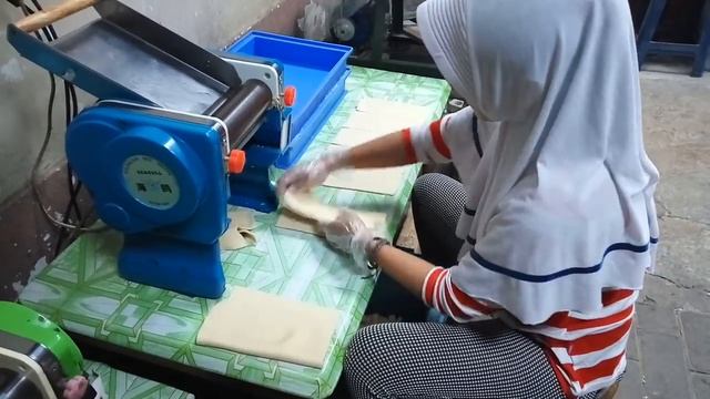 Alat memiipihkan / memotong смотреть онлайн