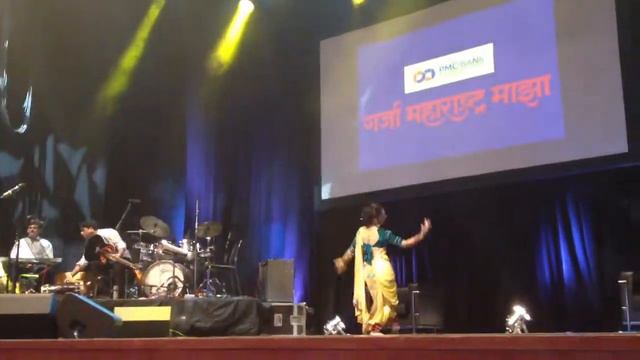 Sonali Kulkarni Performing in Garja Maharashtra ,UK 2012 смотреть онлайн