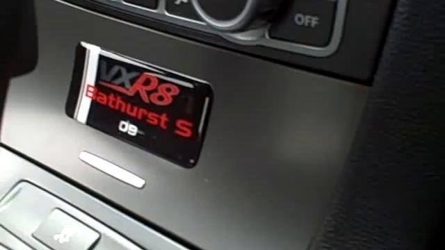 VAUXHALL VXR8 6.2 V8 BATHURST S 4DR AUTO INC 20 INCH ALLOYS AND BI-MODAL EXHAUST HERON WHITE-PENTAG смотреть онлайн