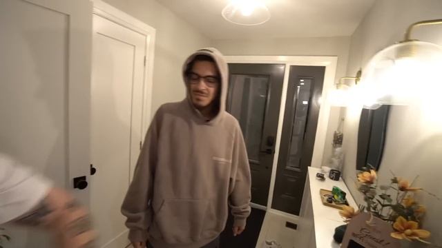DO NOT EASTER EGG HUNT AT 3 AM!! (EASTER BUNNY CAME OVER) смотреть онлайн