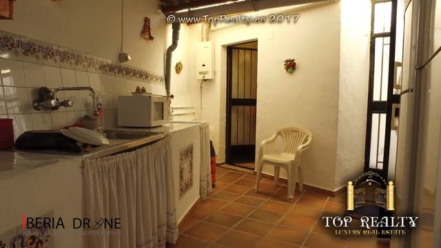 ЕК 5035 Продажа уникального загородного дома с большим садовым участком в городе Кайоса де Энсаррия смотреть онлайн