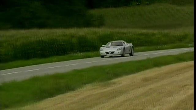 Richard Hammond reviews the Vauxhall VX220 смотреть онлайн