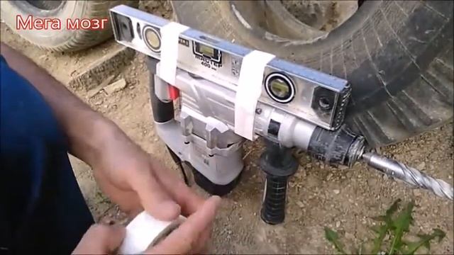 Как ровно сверлить перфоратором. How to drill exactly with a hammer drill. смотреть онлайн