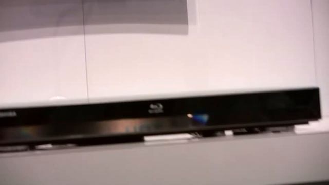Toshiba Blu-ray Disc Player BDX2000 hands-on at CEDIA смотреть онлайн
