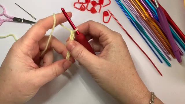 Crochet The Basic Beginners Lesson - by Candyfloss Crochet Co. смотреть онлайн