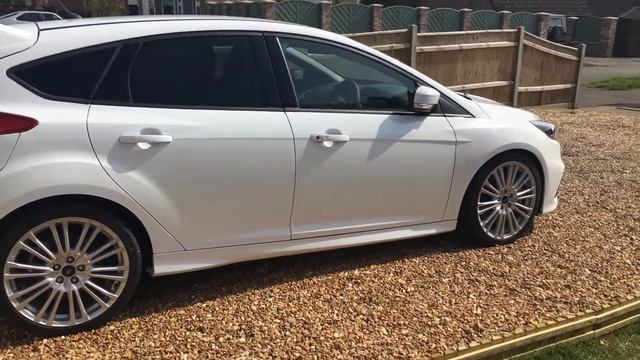 Focus RS Frozen White Walkround смотреть онлайн