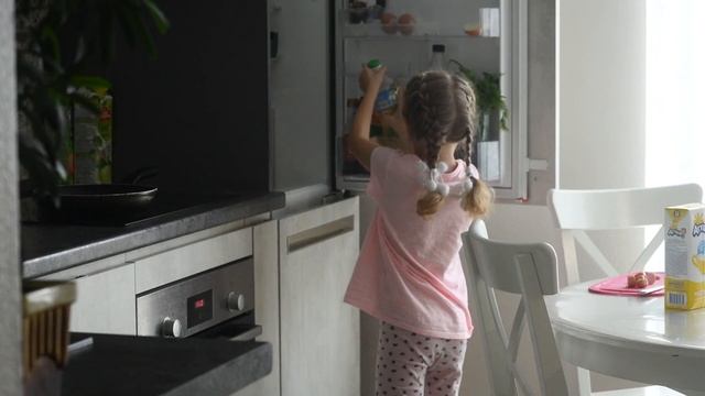 Алиса готовит завтрак смотреть онлайн