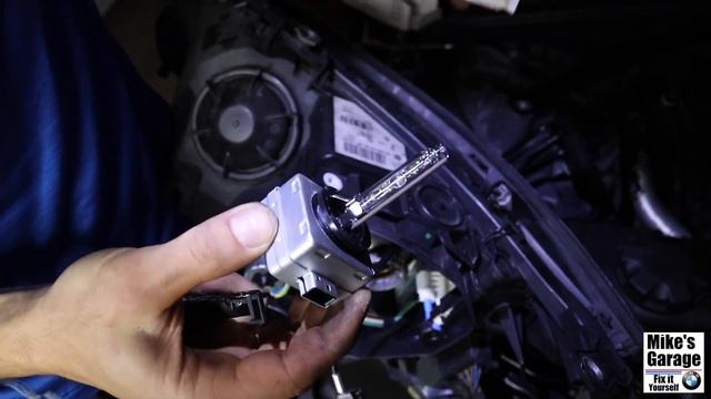 Xenon light replacement HID BMW E60 2008-2010 / Замена лампы ксенона смотреть онлайн