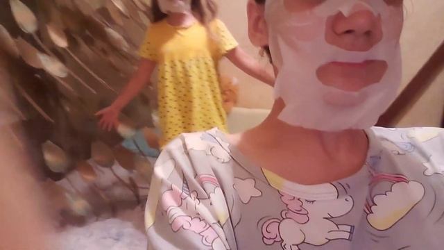 КАК МЫ ДЕЛАЕМ МАСКИ ДЛЯ ЛИЦА ~ ОЧЕНЬ СМЕШНО смотреть онлайн