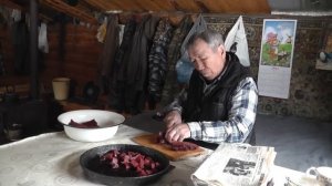 Петр Романович получил в подарок нож от кузнеца Леонида!