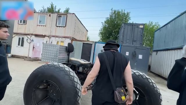 НОВЫЙ НЕОБЫЧНЫЙ МОТОЦИКЛ / Кореш, Парадеевич, Куертов, Exile и Данила Горилла смотреть онлайн
