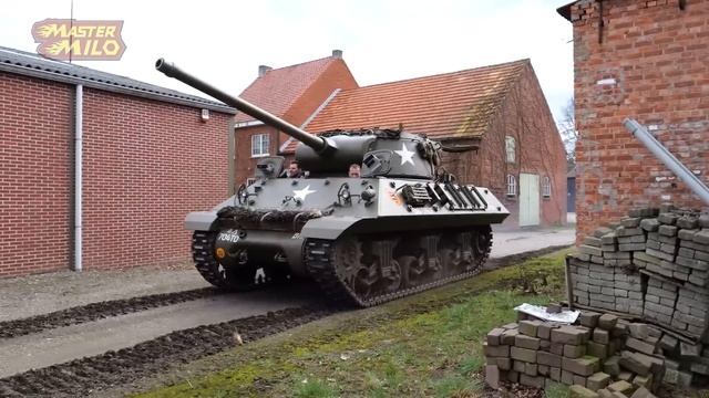 Driving a M36 Jackson (tank destroyer) from WW2 смотреть онлайн