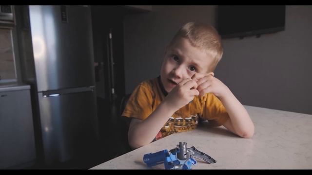 Пистолет трансформер, из пистолета может получиться робот трансформер. смотреть онлайн