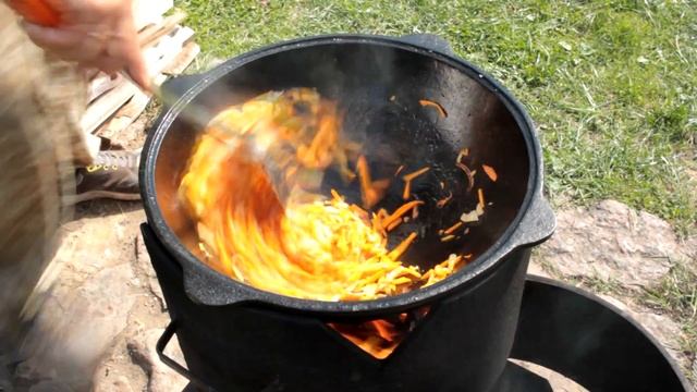 ФАРШИРОВАННЫЕ ПЕРЦЫ В КАЗАНЕ НА КОСТРЕ смотреть онлайн