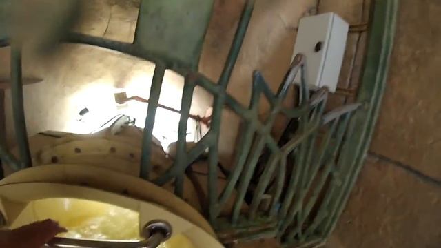 Sliding down the Leap of Faith first person - Dubai Atlantis Aquapark смотреть онлайн