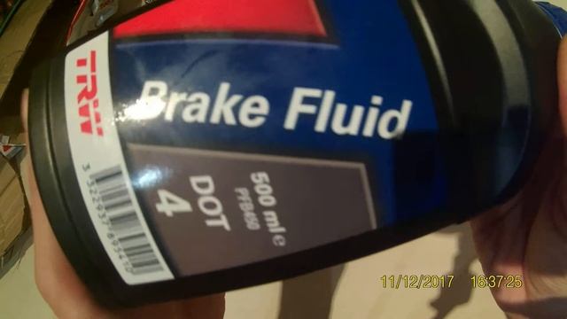 BRAKE FLUID TRW DOТ4 FOR MOTORBIKE. ФИРМЕННАЯ ТОРМОЗУХА ДЛЯ МОТИКА смотреть онлайн