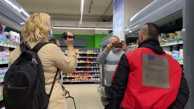 ОХРАНА ПРОВОЦИРУЕТ БЛОГЕРОВ НА КОНФЛИКТ? смотреть онлайн