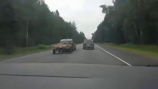 Чудак гоняет с прицепом 160 км/ч смотреть онлайн