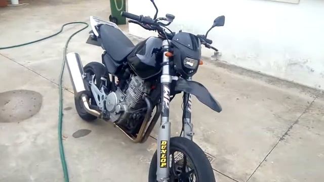 SLR650 Supermotard смотреть онлайн
