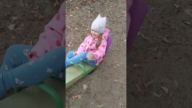 Соня ищет детские площадки смотреть онлайн