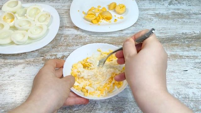 Шикарная ЗАКУСКА С КРАСНОЙ РЫБОЙ! Оригинальная закуска на праздничный стол! Фаршированные яйца! смотреть онлайн