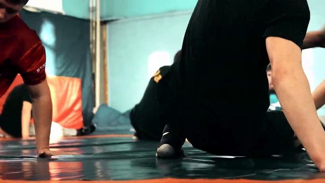 Тренировка по вольной борьбе в спортивной школе Ника смотреть онлайн