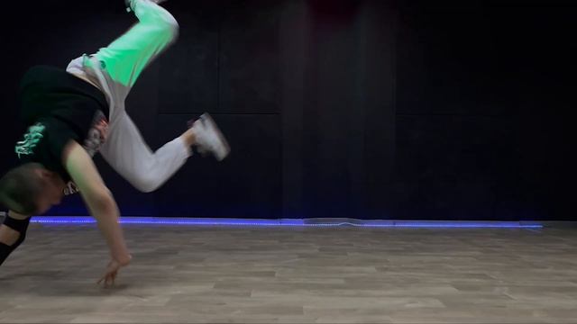 СЛОЖНЫЕ ЭЛЕМЕНТЫ BREAK-DANCE.Bboy Akra&Fractal смотреть онлайн