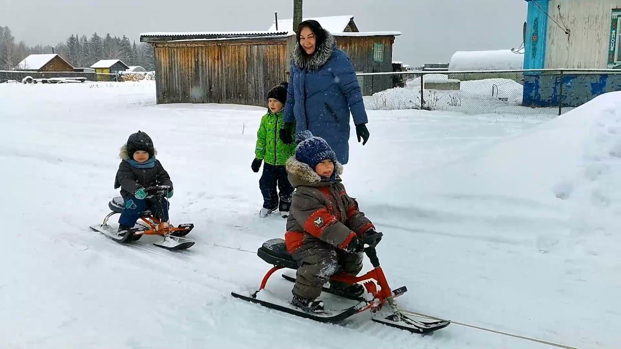 Покатушки на самодельном снегоходе с детьми смотреть онлайн