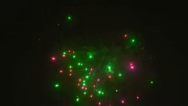 Салют фейерверк Новогодний сувенир смотреть онлайн