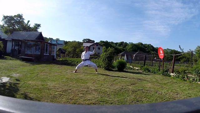 Ката Эмпи. Полёт ласточки. Тренировка на газоне. Ampi. Kata. Karate. wkf смотреть онлайн